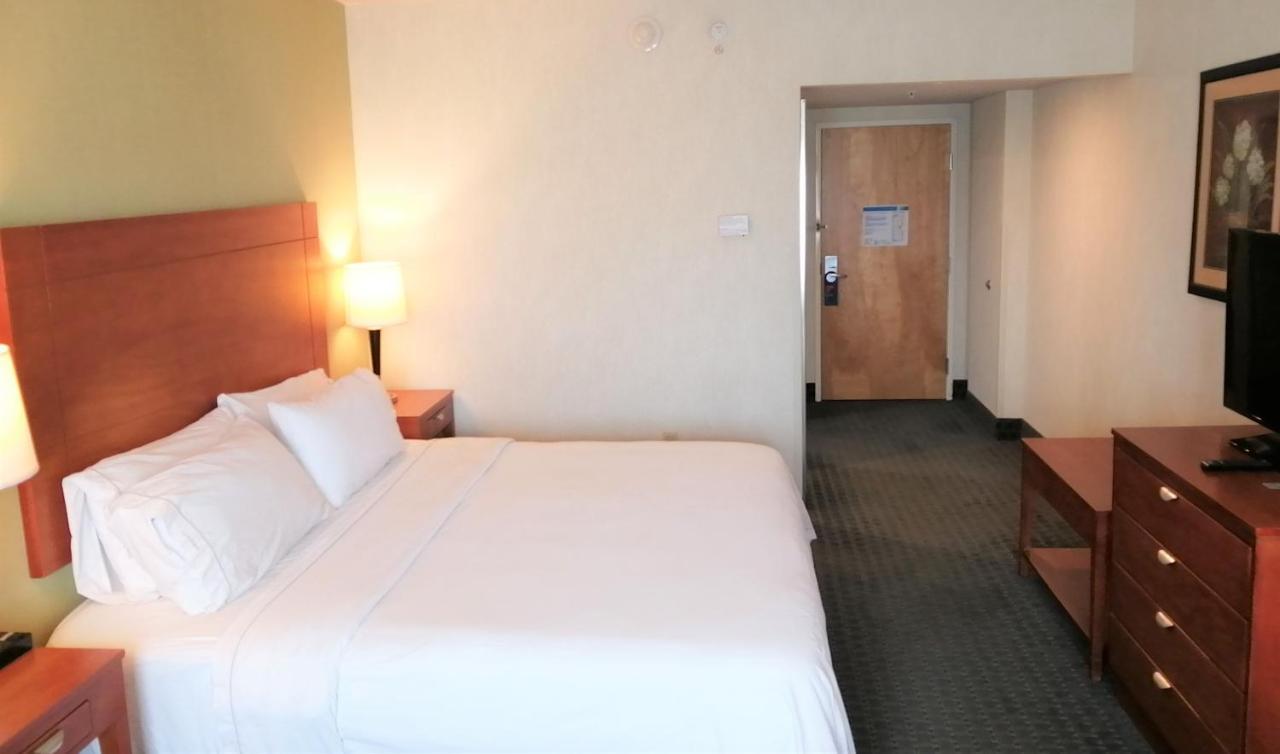 Holiday Inn Express & Suites Toluca Zona Aeropuerto By Ihg Екстериор снимка