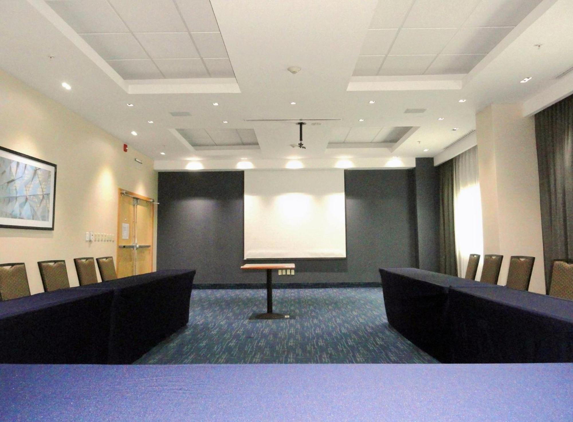 Holiday Inn Express & Suites Toluca Zona Aeropuerto By Ihg Екстериор снимка