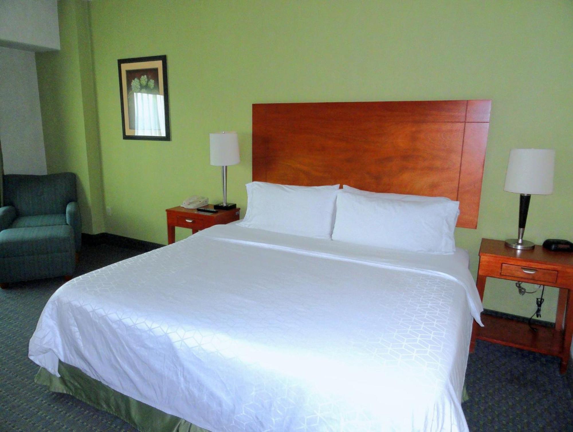 Holiday Inn Express & Suites Toluca Zona Aeropuerto By Ihg Екстериор снимка