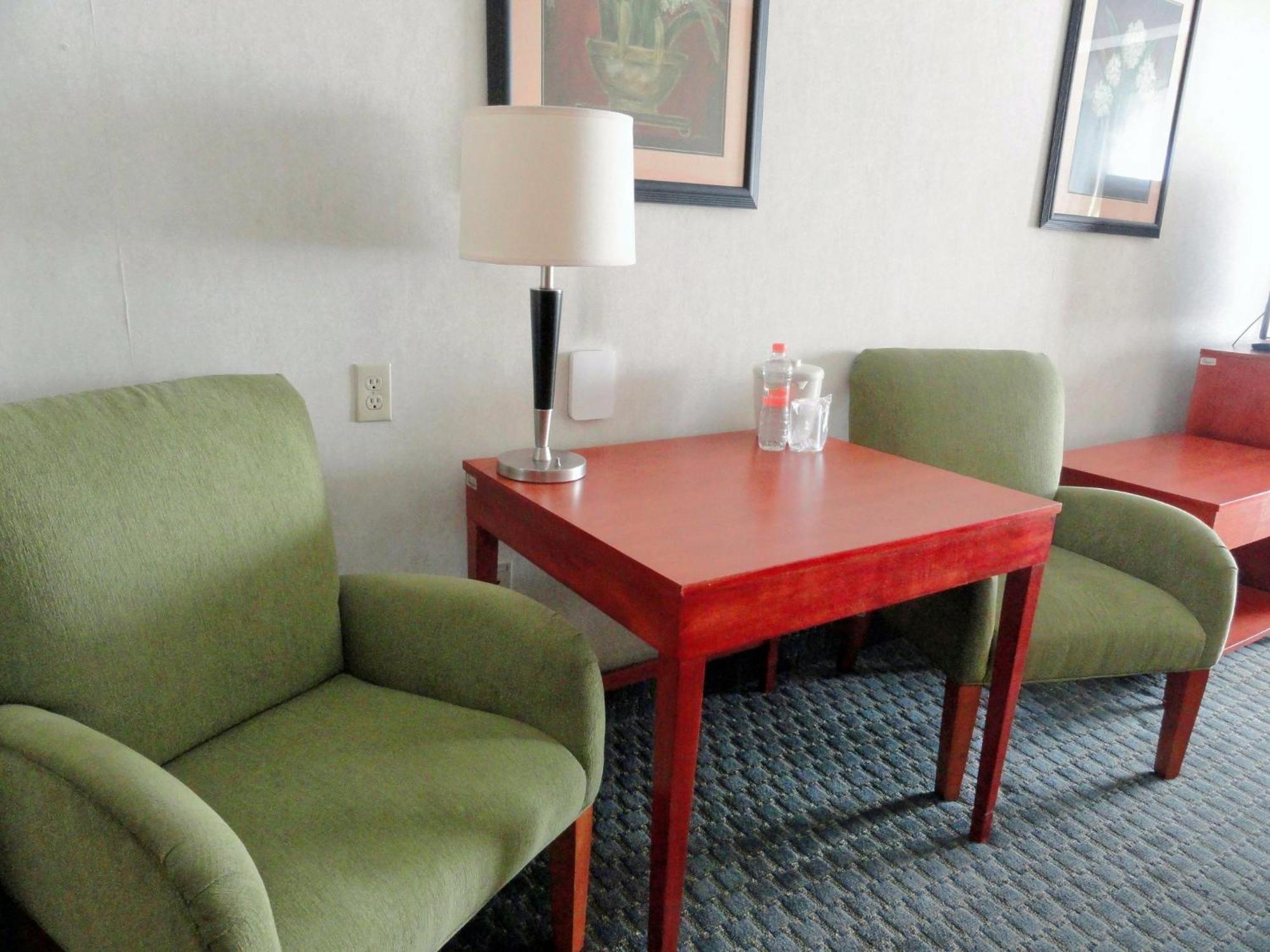 Holiday Inn Express & Suites Toluca Zona Aeropuerto By Ihg Екстериор снимка