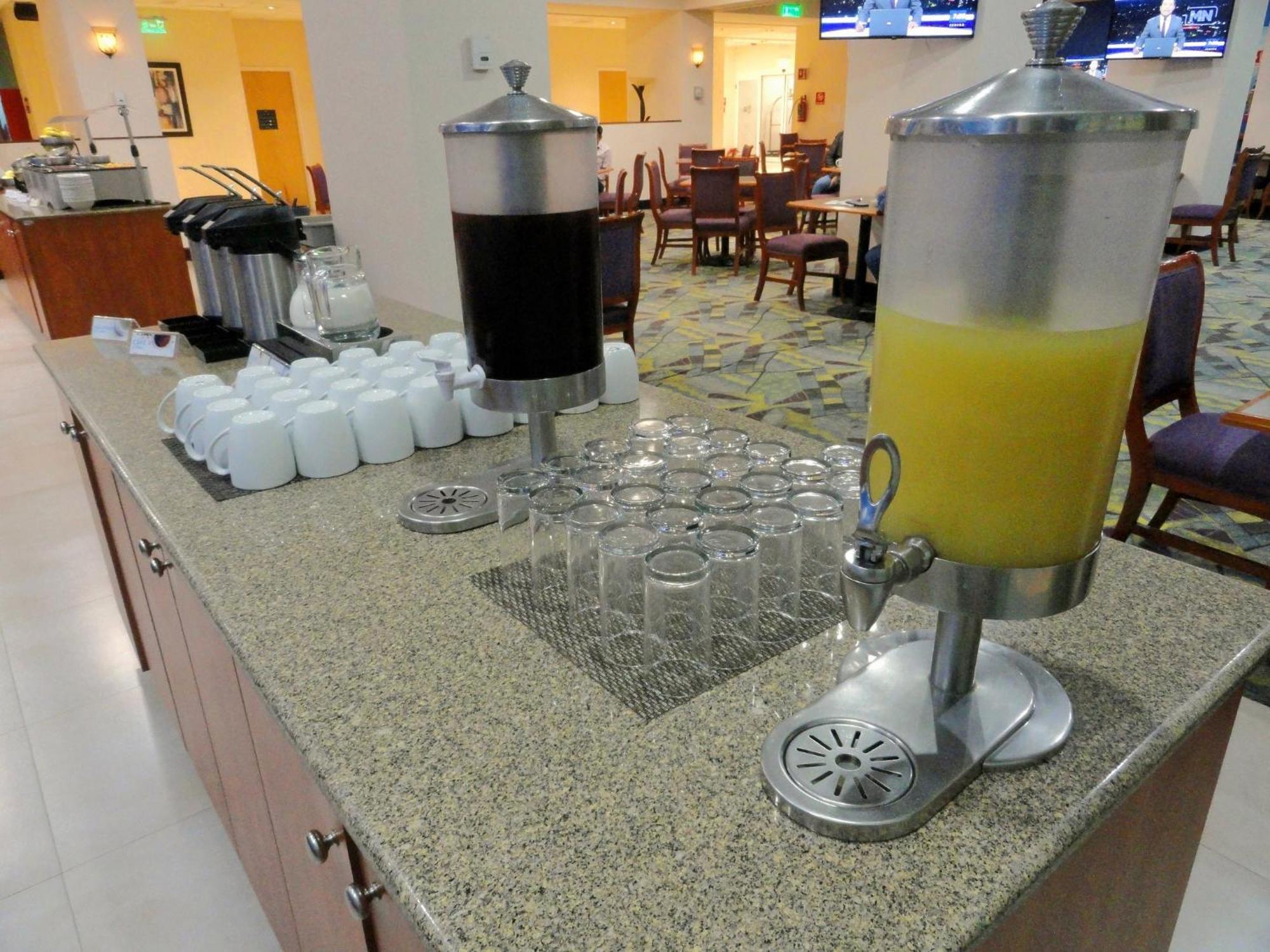 Holiday Inn Express & Suites Toluca Zona Aeropuerto By Ihg Екстериор снимка
