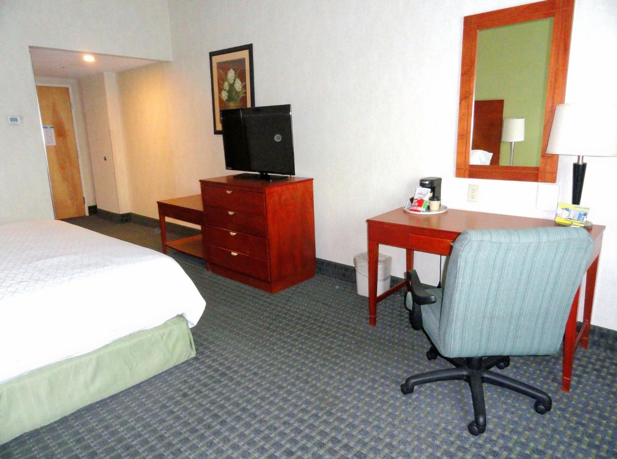 Holiday Inn Express & Suites Toluca Zona Aeropuerto By Ihg Екстериор снимка