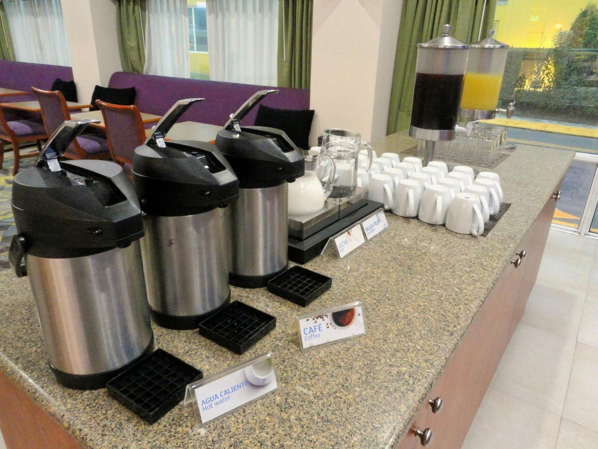 Holiday Inn Express & Suites Toluca Zona Aeropuerto By Ihg Екстериор снимка