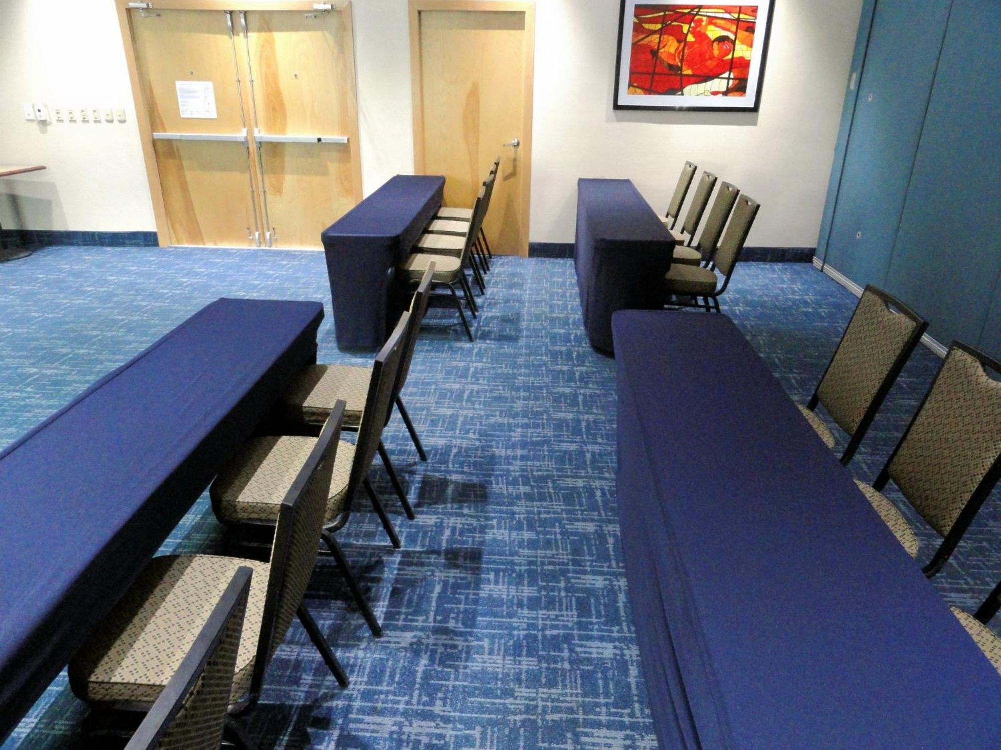 Holiday Inn Express & Suites Toluca Zona Aeropuerto By Ihg Екстериор снимка